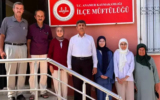 Umre İçin Uğurlanan Öğrenciler