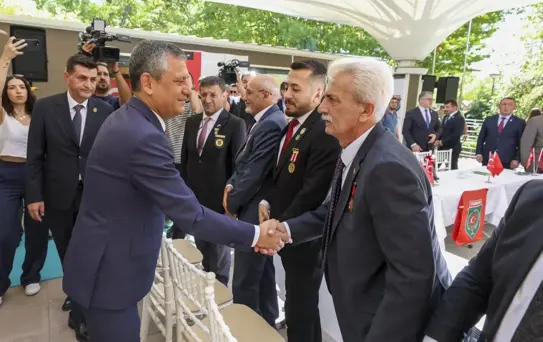 Özgür Özel: Daha fazla şehidimiz olmasın diye eleştiriyi göğüslüyoruz