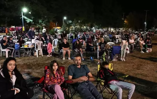 Kütahya'da Açık Hava Sinema Etkinliği: Salako Filmi Gösterildi