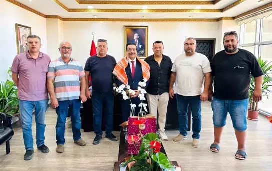 Burhaniye Deveciler Derneği Kaymakam'ı Ziyaret Etti