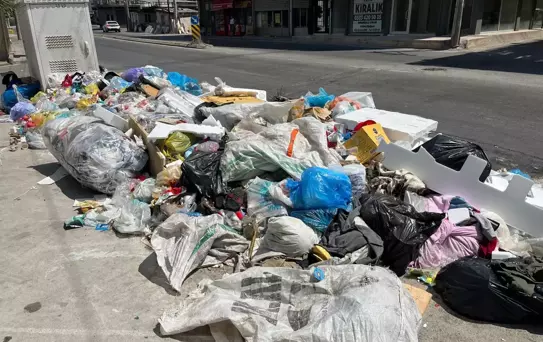 İzmir'de Çöp Yığınları Tepki Topladı
