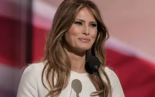 Trump kendi elleriyle teslim etti! First Lady’den Putin’e özel mektup