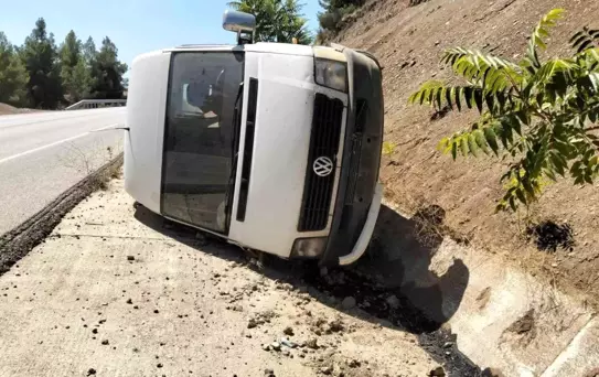 Burdur'da Minibüs Devrildi: 1 Yaralı