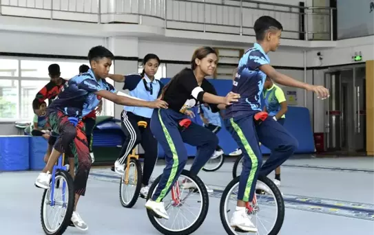 Bangladeşli Kursiyerler Çin Akrobasi Eğitimi Alıyor