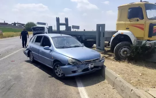 Adana'da Freni Boşalan Kamyon 4 Araca Çarptı