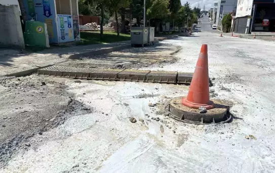 MASKO Mobilyacılar Sitesi'nde Yarım Bırakılan Yol Çalışması Esnafı Mağdur Ediyor