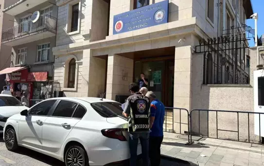 Kağıthane'de Ambulansa Yol Vermeyen 3 Kişi Yakalandı