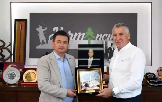 Osmangazi Belediye Başkanı, Yangın Mağduru Harmancık'ta Ziyaretlerde Bulundu