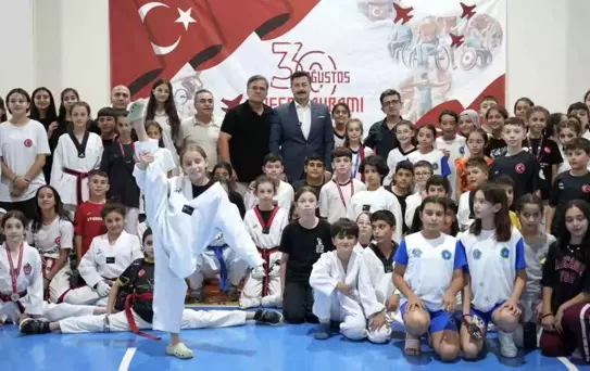 Yenişehir'de Minikler Taekwondo Şampiyonası Coşkuyla Gerçekleşti