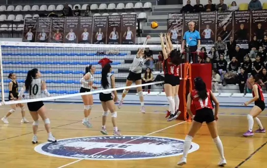 Turgutlu Belediyesi Kadın Voleybol Takımı'nın Yeni Sezon Fikstürü Açıklandı