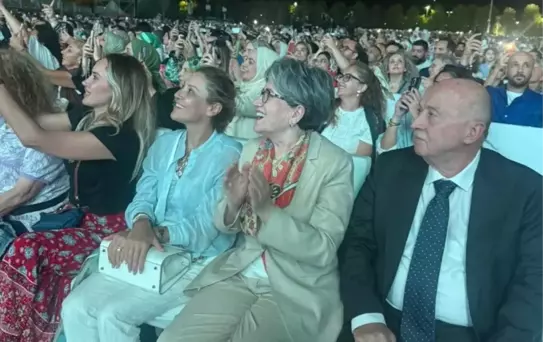 Eski İYİ Parti lideri Meral Akşener, konserde görüntülendi