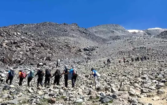 Eskişehirli Dağcılar Ağrı Dağı'na Tırmandı