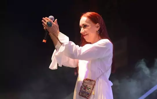 Leman Sam, konser verdiği ilimizde sahneden belediyeyi bombaladı