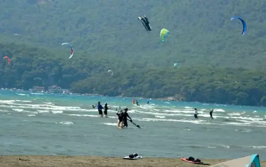 Nilay Deniz Akyaka'yı Tanıttı