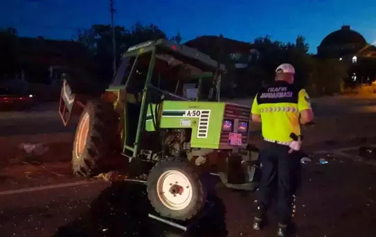 Vezirköprü'de Trafik Kazası: 3 Yaralı
