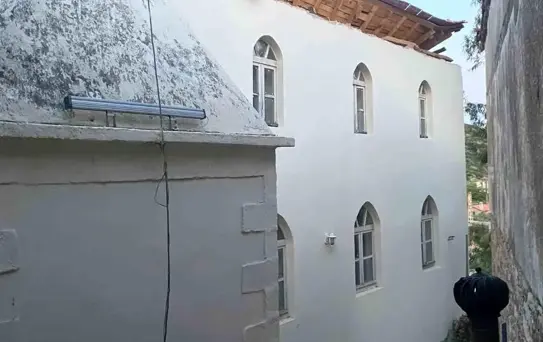 Doğanbey Camii'nin Çatısı Düştü
