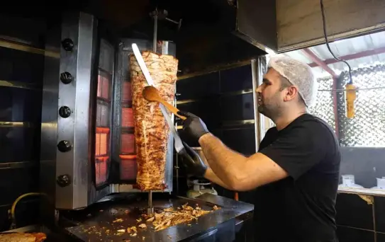 Hatay'da Sıcaklarda Döner Ustası Mücadele Ediyor