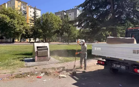 Melikgazi Belediyesi'nden Anbar Mahallesi'nde Temizlik Çalışmaları