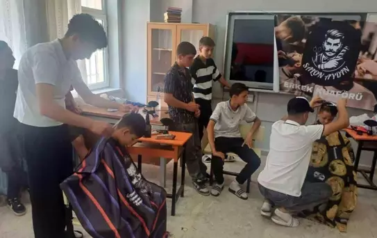Tomarza'da Öğrencilere Ücretsiz Tıraş Hizmeti
