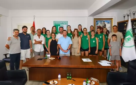Bodrumspor Kadın Voleybol Takımı İmza Töreni Düzenledi