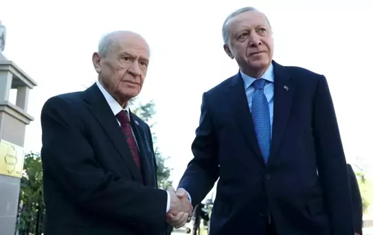 Cumhurbaşkanı Recep Tayyip Erdoğan, MHP Genel Başkanı Devlet Bahçeli ile Beştepe'de bulunan konutunda bir araya geldi.