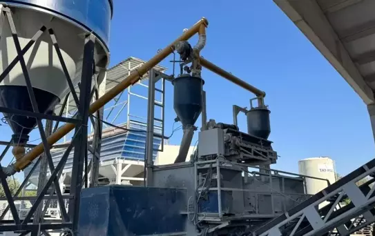 Beton mikserine düşen işçi feci şekilde can verdi