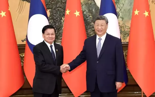 Xi Jinping, Laos Devlet Başkanı ile Bir Araya Geldi