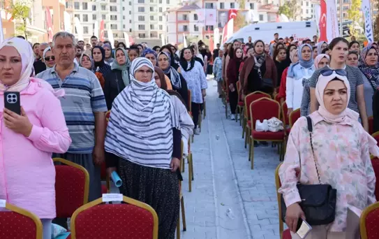 Cumhurbaşkanı Erdoğan, Hatay'da Deprem Konutları Anahtarlarını Teslim Etti