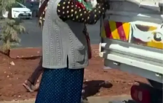 Kamyonetten Biber Çalan Aile Kamerada