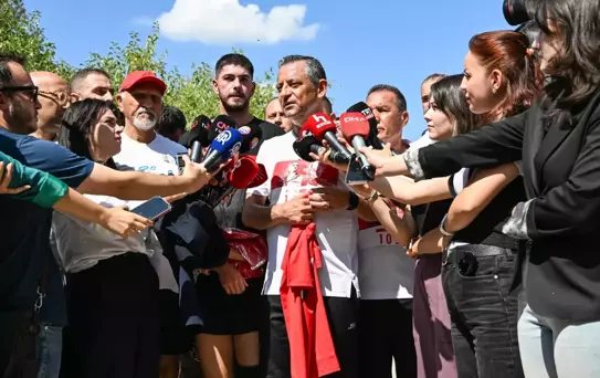 CHP Genel Başkanı Özgür Özel, 'CHP 102'nci Yıl Koşusu'na Katıldı
