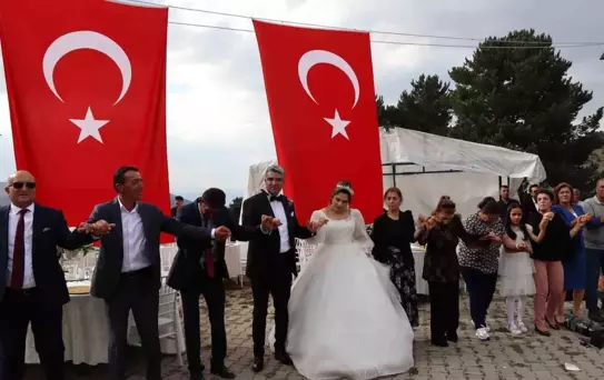 Erzurum'da Düğün Festivali: Canan Özcan ve Malik Çalışır Hayatlarını Birleştirdi