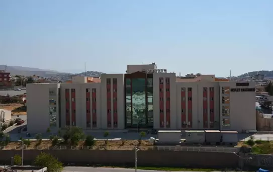 İzmir'de Aile İçinde Şiddet: Baba Öldürüldü, Anne Yaralandı