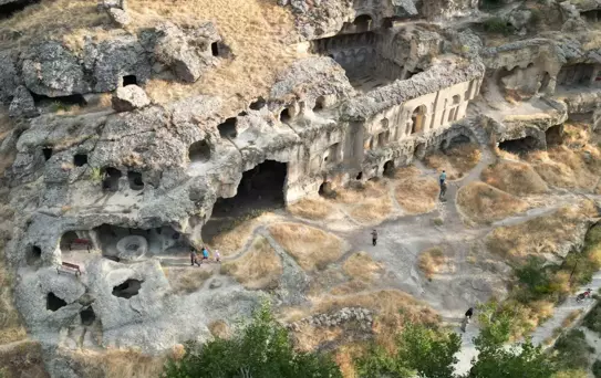 Türkiye'de tek ve 800 yıldır ayakta: Üstü cami, altı kilise 