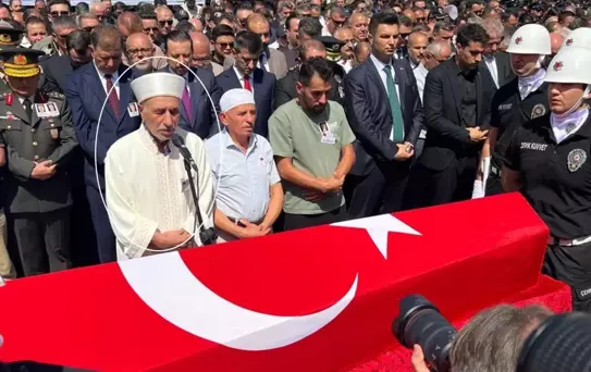 Şehit polislerimiz son yolculuğuna uğurlandı! Bir babanın en zor görevi