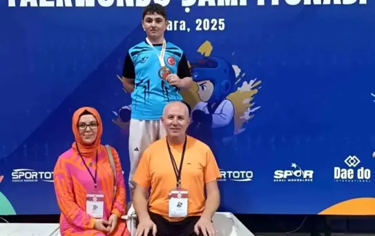 Düzceli Ahmet Selim Uras Türkiye 3.'sü Oldu