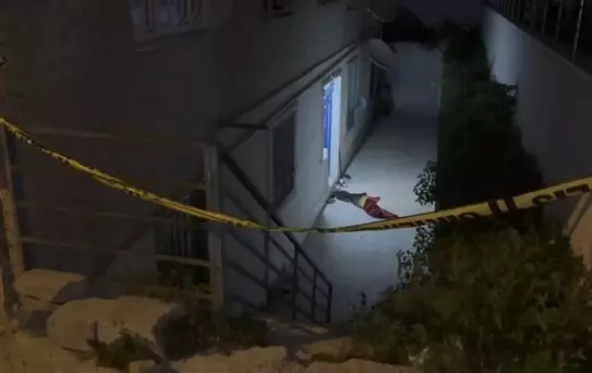 Madde etkisindeki kadın polise bıçakla saldırdı