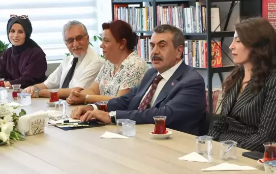 Bakan Tekin, Öğrencilerle Buluştu