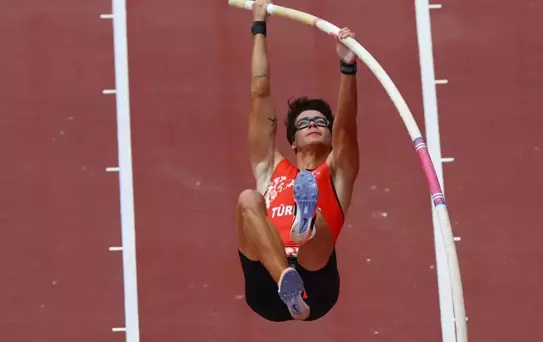 Ersu Şaşma, Dünya Atletizm Şampiyonası'nda finalde