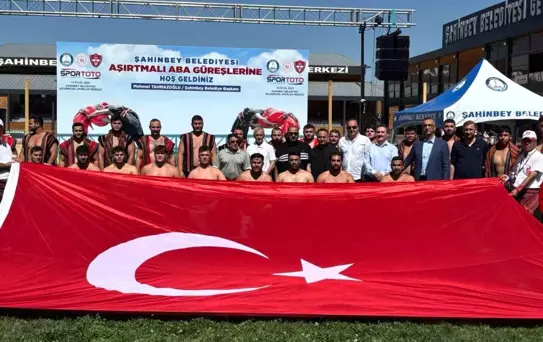 Geleneksel Aşırtmalı Aba Güreşi Türkiye Şampiyonası Gaziantep'te Başladı