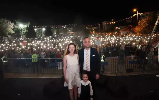 Cem Adrian, Çivril Elma Tarım ve Kültür Festivalinde Unutulmaz Bir Gece Yaşattı