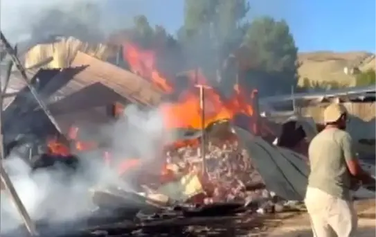 Kemah'ta Yığın Saman Yangını