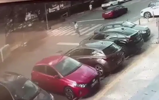 Boşanma Aşamasında Eşini Vuran Adam Kamerada