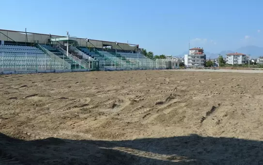 Stadyumdaki tadilat çalışması durdu! Taraftarlar tepkili