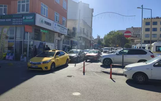 Alkollü Sürücü Minibüse Tekme Atarken Düştü
