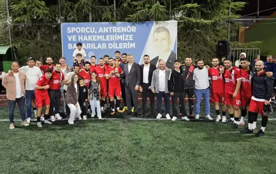 Gölcük'te İhsaniyespor Şampiyon Oldu