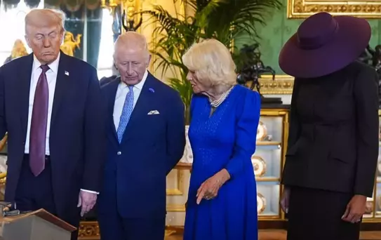 Kraliyet törenine Melania Trump'ın mor şapkalı tarzı damga vurdu