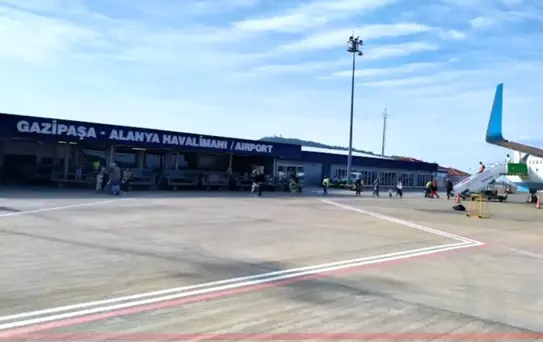 Gazipaşa Havalimanı'nda Rüzgar Sebebiyle Sefer İptalleri