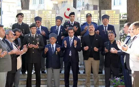 Kula ve Sarıgöl'de Gaziler Günü kutlandı