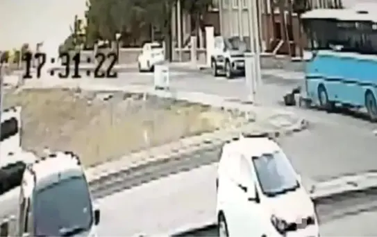 Erzurum'da Bisikletli Çocuğa Otobüs Çarptı
