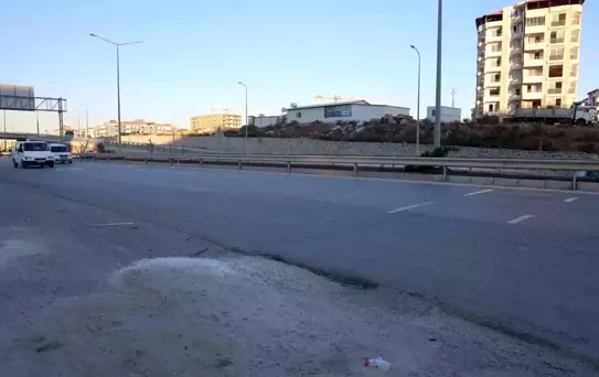Hatay'da Kaçan Buzağı Trafiği Kilitledi